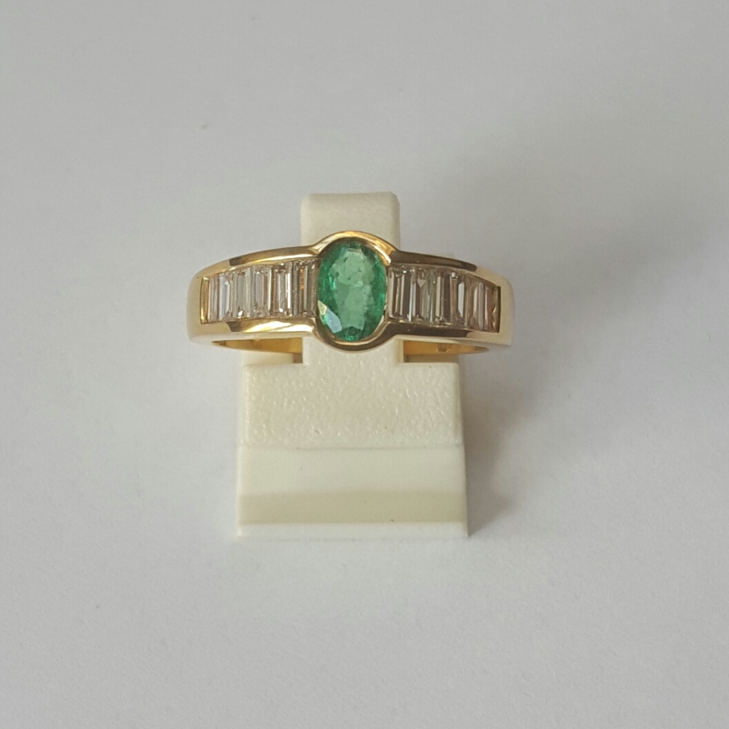 18 krt. gouden ring baguette smaragd - Goudcentrum.nl 