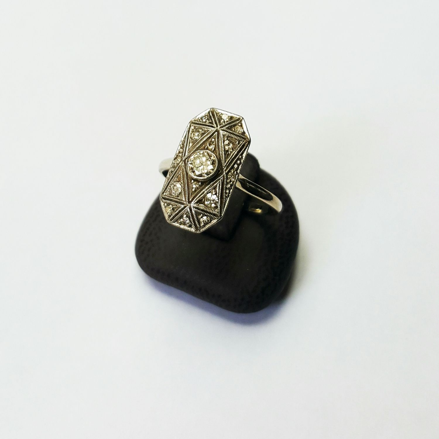 14 krt. witgouden Art Deco ring met 15 antiek geslepen diamanten  - Goudcentrum.nl 